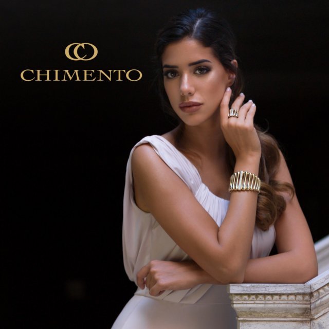 Image of a lady wearing a Chimento Bamboo design bracelet and ring
