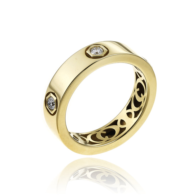 Image of a gold ring