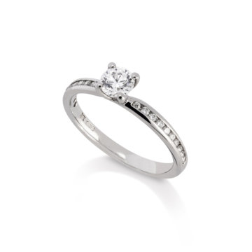 Image of a Forever Fattorinis Diamond Ring in platinum
