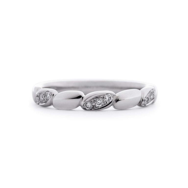 Oval Twist Diamond Set Wedding Band