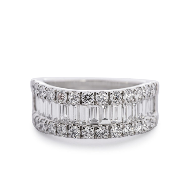 Baguette and Round Brilliant Total 2.06ct Diamond Three Row Ring - Image 3