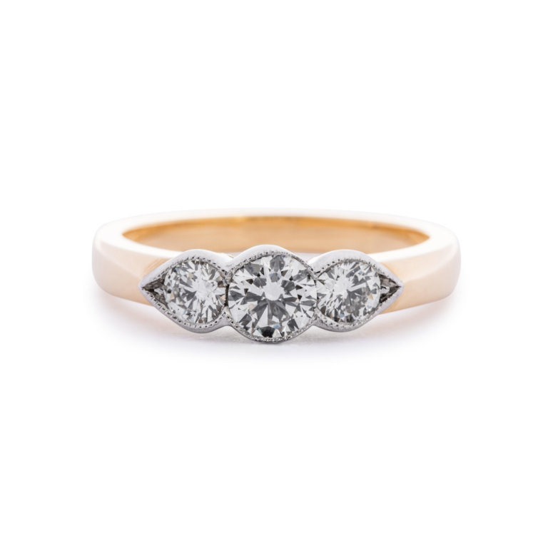Brilliant Cut 0.84ct Diamond Three Stone Ring - Image 3