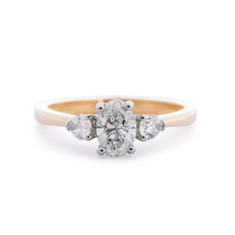 Oval and Pear Cut 1.04ct Diamond Three Stone Ring - Image 3