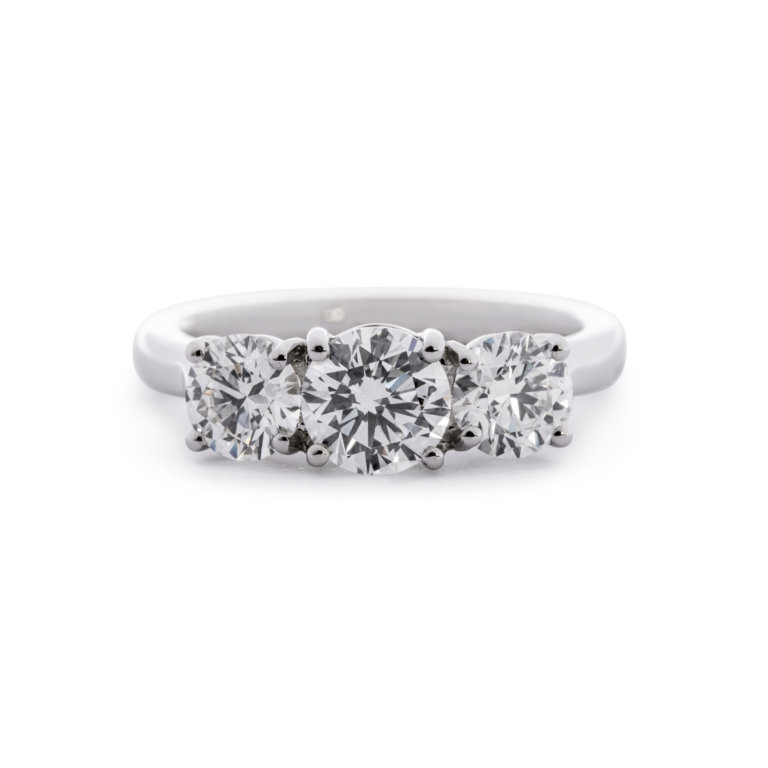 Brilliant Cut 2.00ct Diamond Three Stone Ring - Image 3