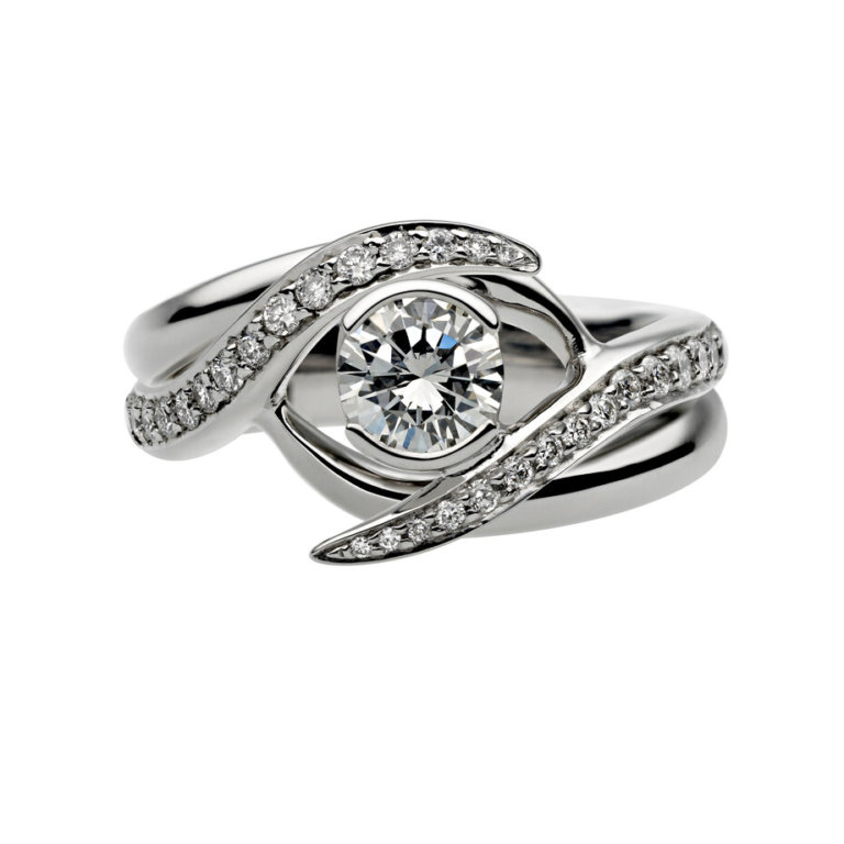 Image of a round diamond and accent diamonds platinum ring
