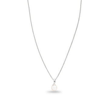 Image of a pearl pendant