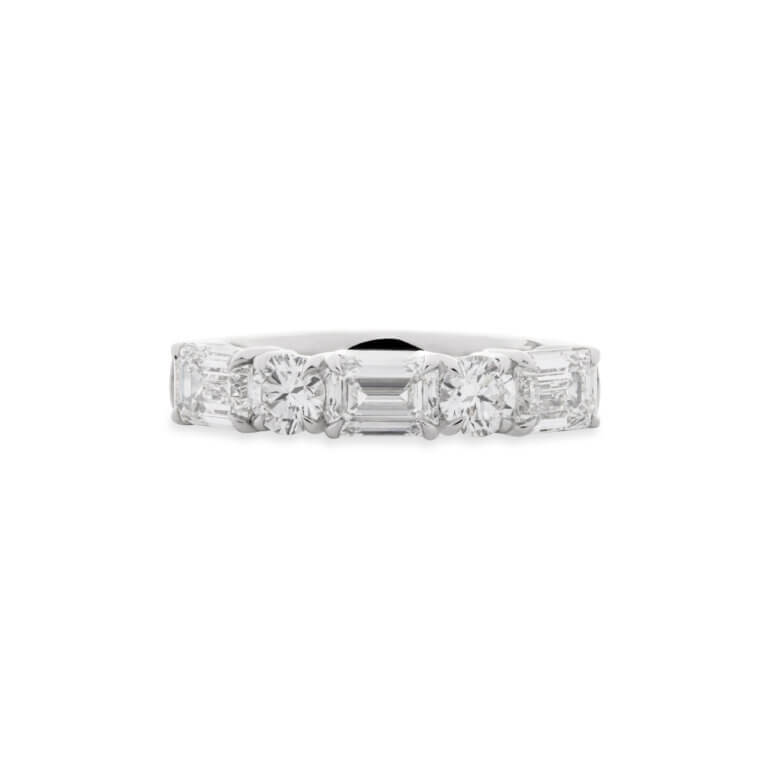 Emerald and Round Brilliant Cut 1.52ct Diamond Five Stone Ring - Image 3