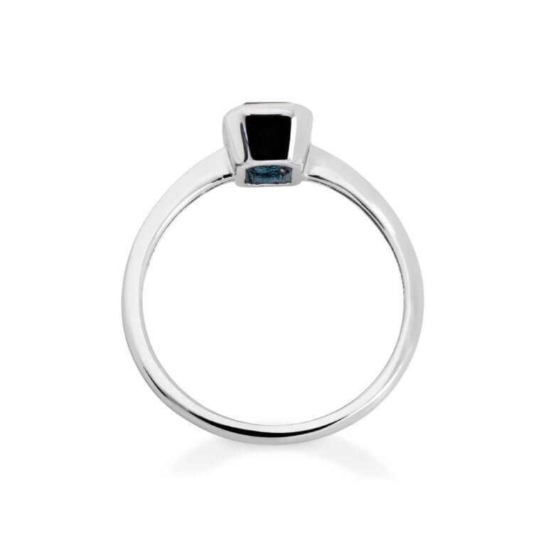 London Blue Topaz and White Gold Single Stone Ring - Image 2