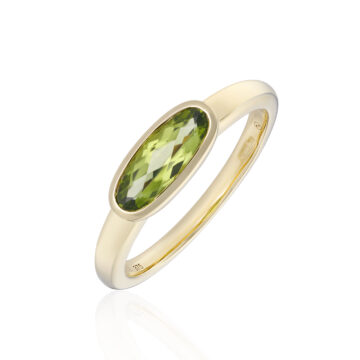 Peridot and Yellow Gold Oval Ring